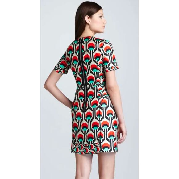 Milly of New York Dresses & Skirts - Original Milly of New York short sleeve silk dress w/geometric mod color print